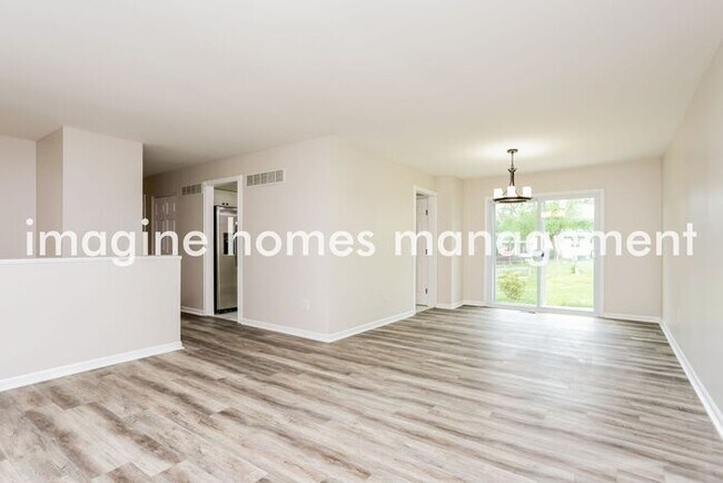 Building Photo - Lovely, renovated 3 bedroom home in Ballwin