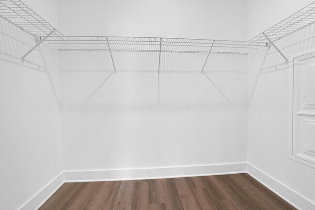 Building Photo - Spacious Home with Fenced Backyard!