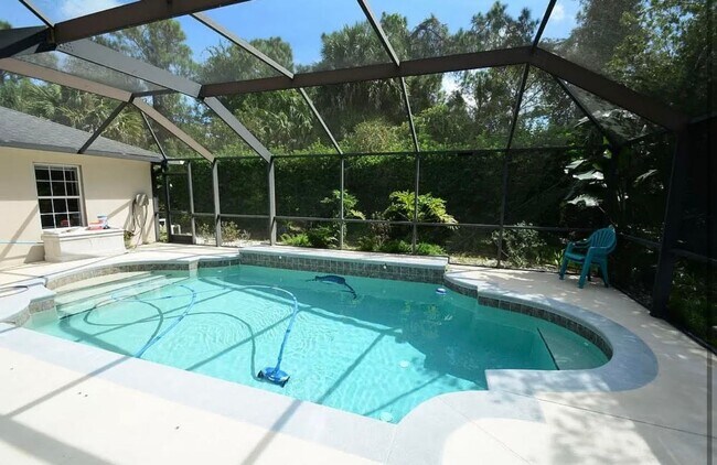 Building Photo - Pool Home on canal for rent !