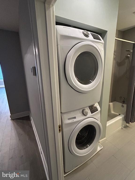 Building Photo - 336 Main St