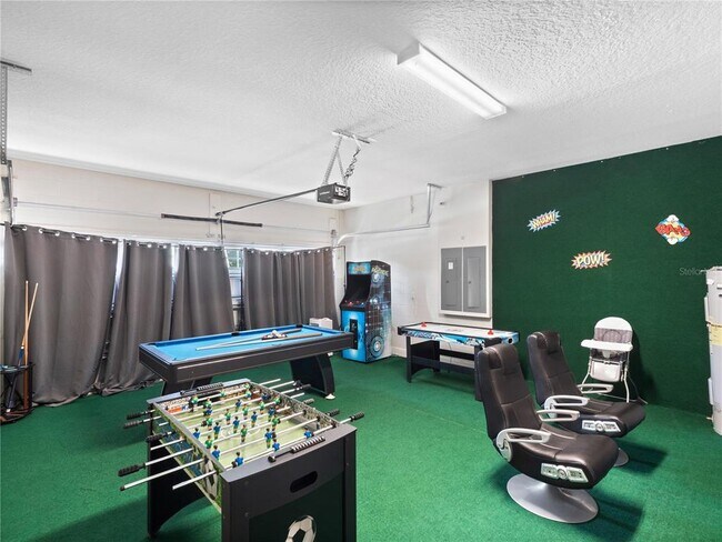 Building Photo - 8825 Rhodes St