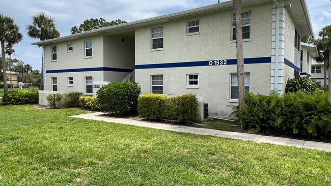 Building Photo - 1532 SE Royal Green Cir