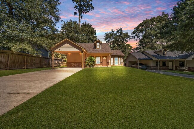 Building Photo - Live just steps from Lake Conroe in this beautifully maintained 3-bedroom, 2-bath home located in...