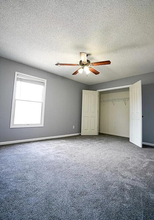 Building Photo - 853 E 167th Ct