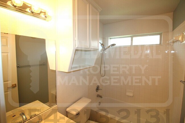 Building Photo - Beautiful 3-bed, 2-bath home now available...