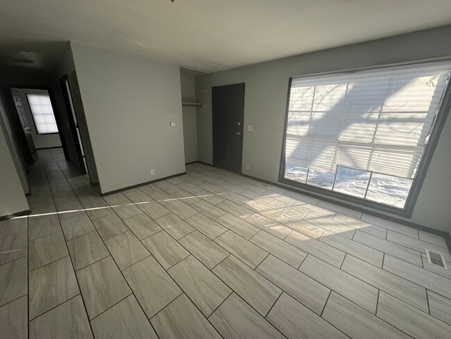 Building Photo - 905 Southmoor-