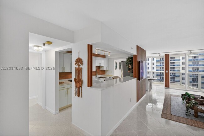 Building Photo - 2401 Collins Ave
