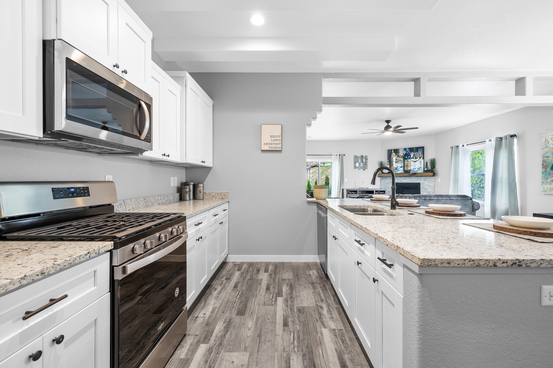 Building Photo - 1310 Daisy Dr