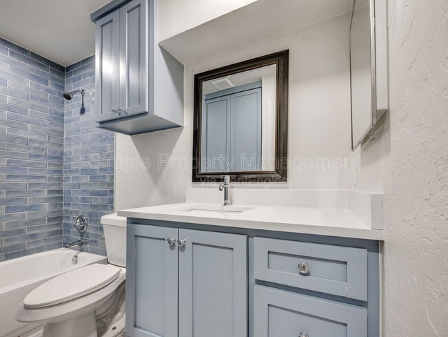 Building Photo - 2207 Donna Dr