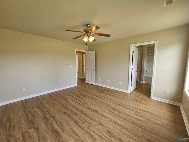 Building Photo - 385 Robinson Rd