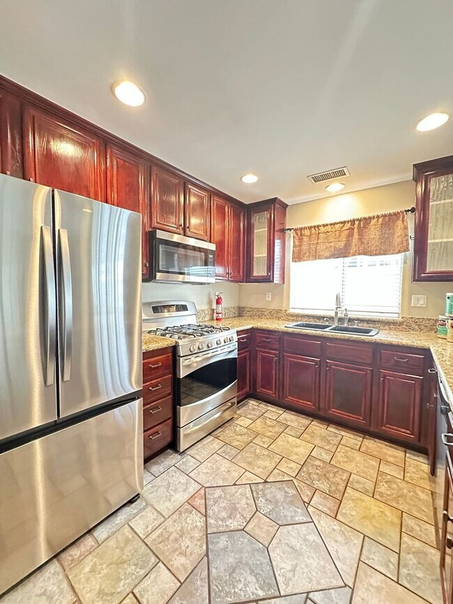 Building Photo - Downtown Huntington Beach - Beachfront Gorgeous Home - Stunning Remodel!!!