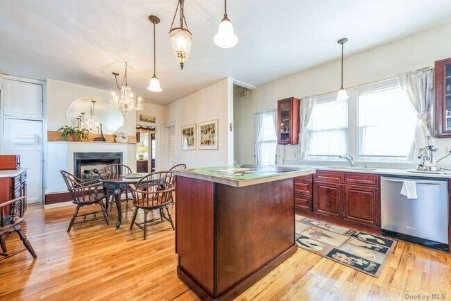 Building Photo - 161 W Beech St