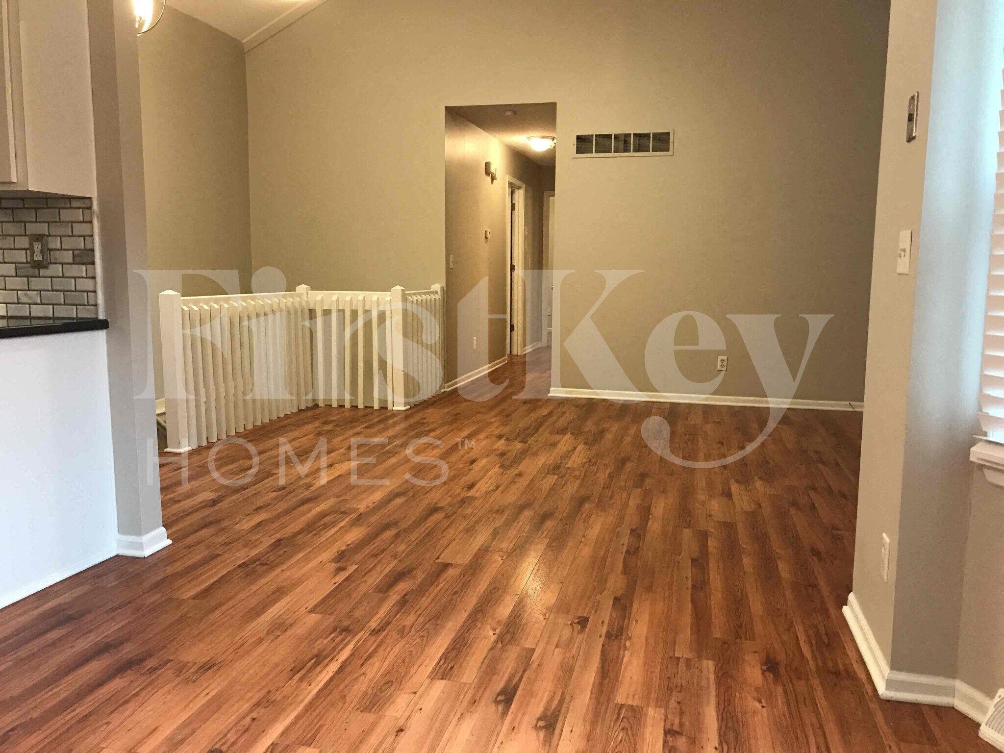 Building Photo - 804 NE Karapat Dr