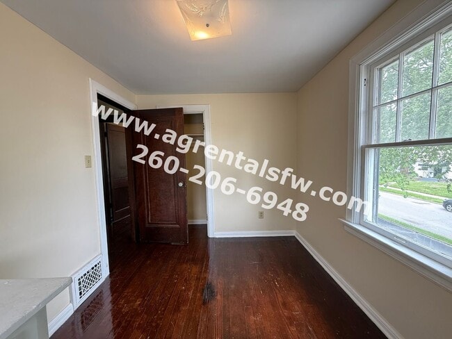 Building Photo - 3 Bedroom House