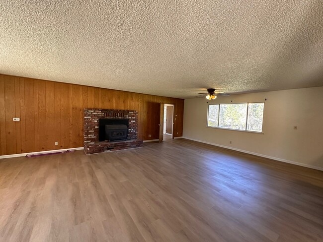 Building Photo - 45559 N Oakview Dr