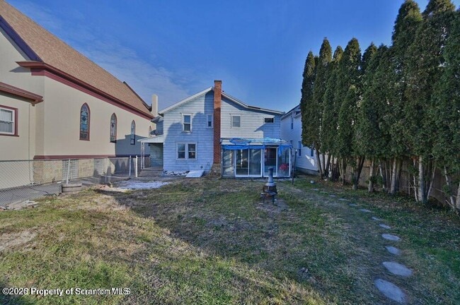 Building Photo - 418 W Market St