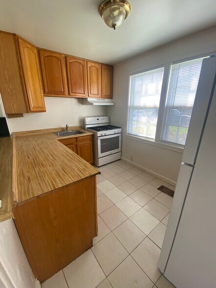 Building Photo - 44 Werden St