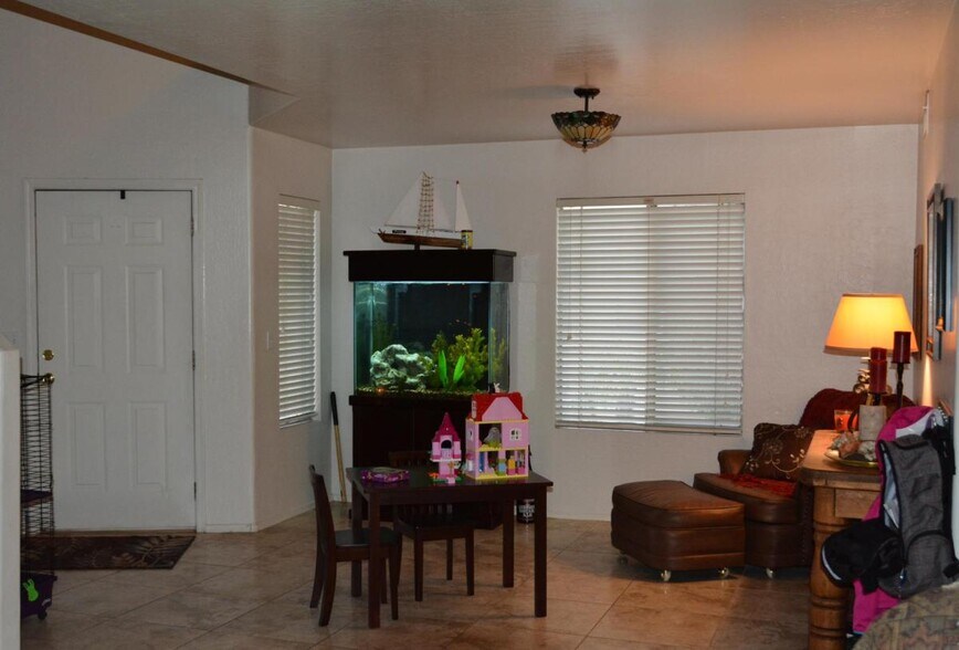 Building Photo - 519 W Douglas Ave