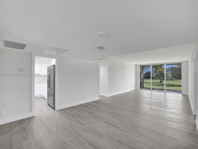 Building Photo - 3700 Oaks Clubhouse Dr