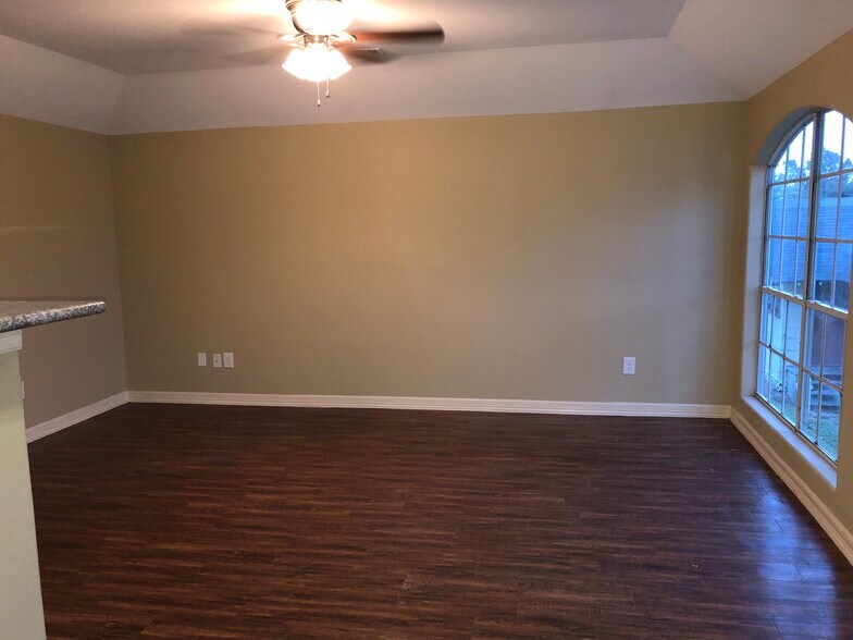 Building Photo - 4711 Averill St