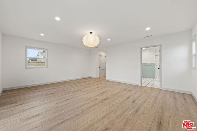 Building Photo - 3866 Westside Ave