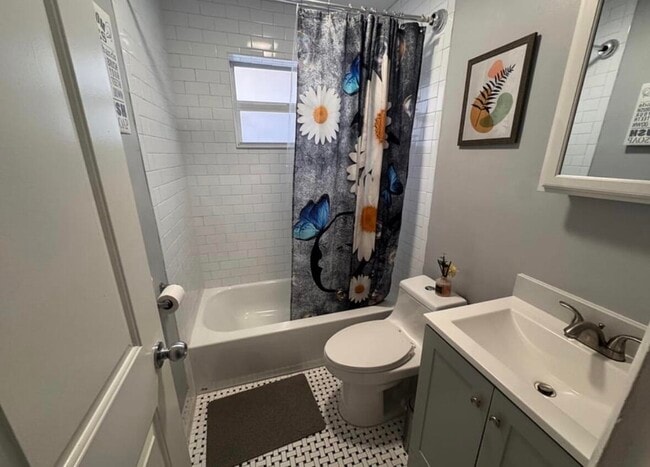 Building Photo - 136 Akron St