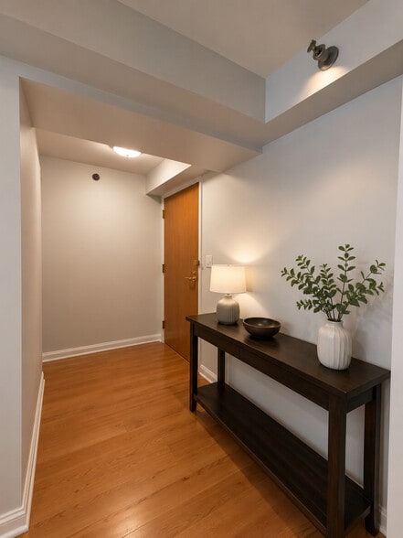 Building Photo - 345 N La Salle Dr