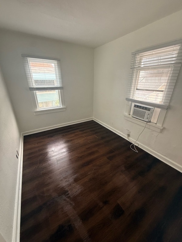 Building Photo - 1131 Queen St N