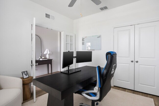 Building Photo - 10016 Thornapple Rd