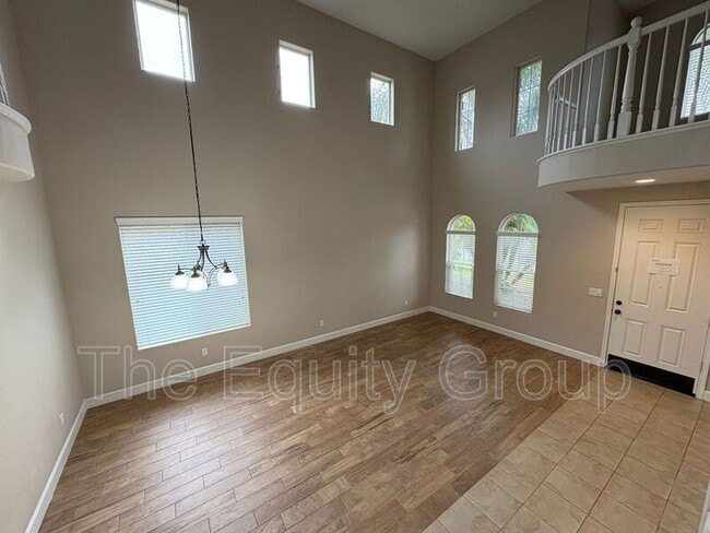 Building Photo - 3116 W Buena Vista Ave