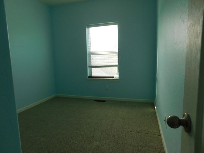 Building Photo - Modern Energy Star Condo