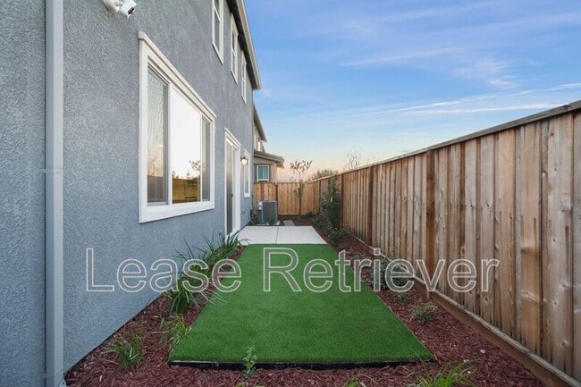 Building Photo - 1909 Ariana Pl