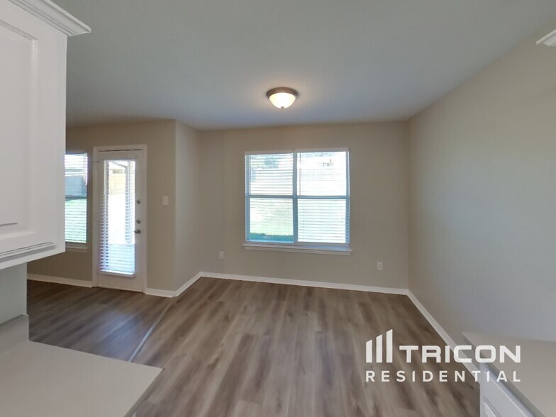 Building Photo - 604 Cumberland Dr