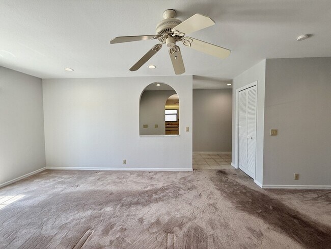 Building Photo - 867 Mandalay Ave