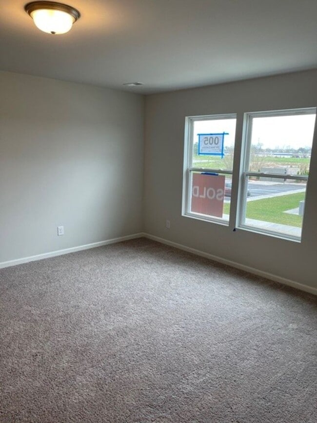 Building Photo - Stunning condo is South Murfreesboro