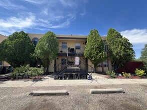 Building Photo - 12200 Candelaria Rd NE
