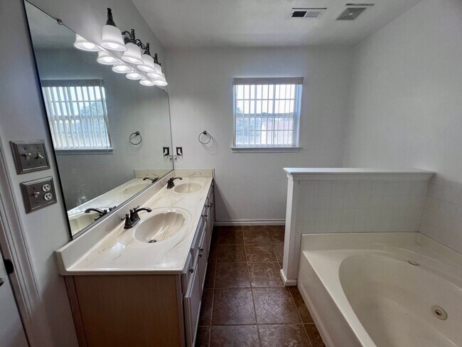 Building Photo - Beautiful 4 bedroom home in Chesapeake