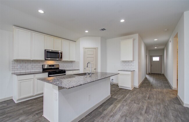 Building Photo - 10602 Great Basin Dr