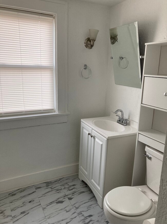 Building Photo - 501 W Columbia Ter