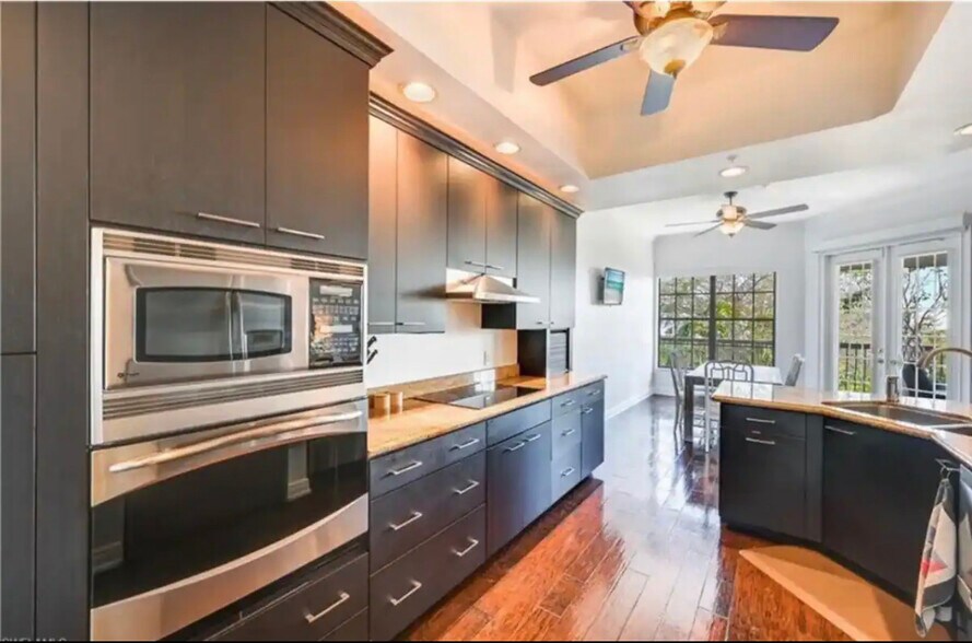 Stainless appliances - 705 10th St S