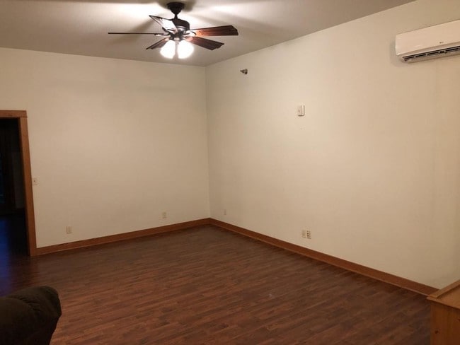 Building Photo - 16864 Davis St