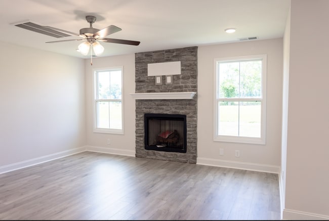 Building Photo - 484 Ayden Ln