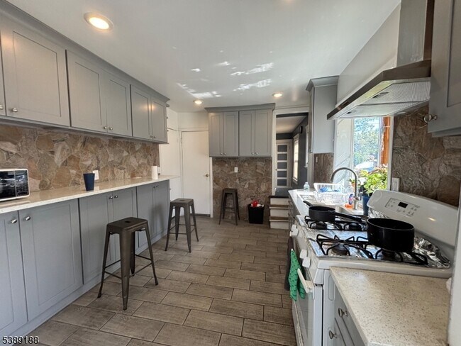 Building Photo - 220 S Washington Ave