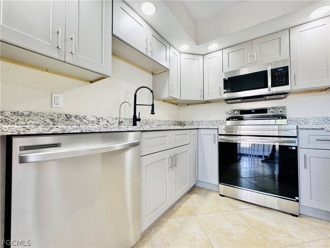 Building Photo - 5205 Cedarbend Dr