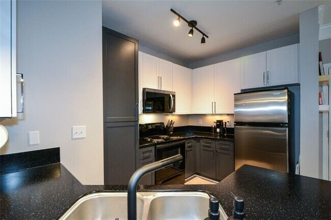 Building Photo - 400 17th St NW