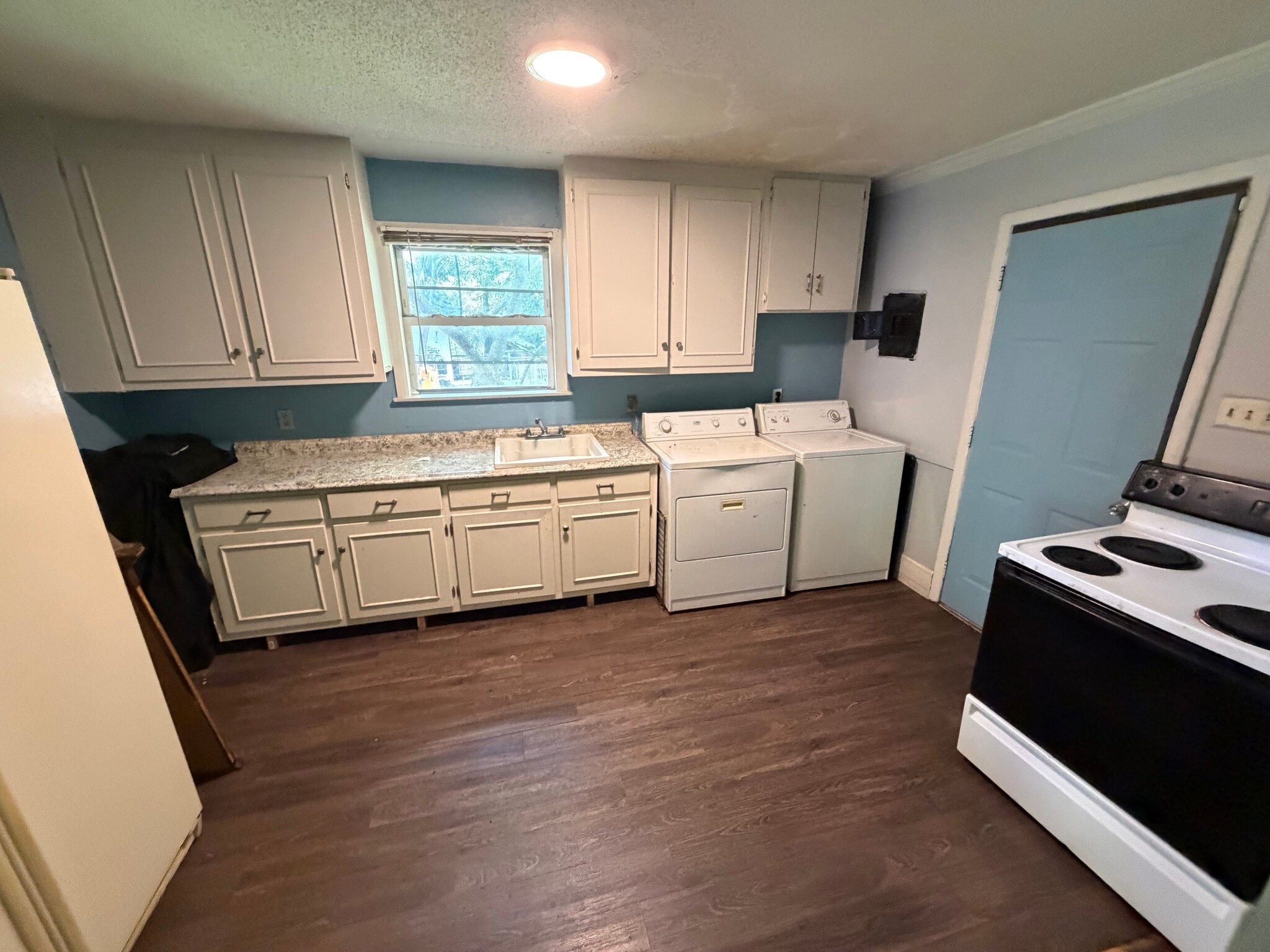 Building Photo - Room in House on Longleaf Dr