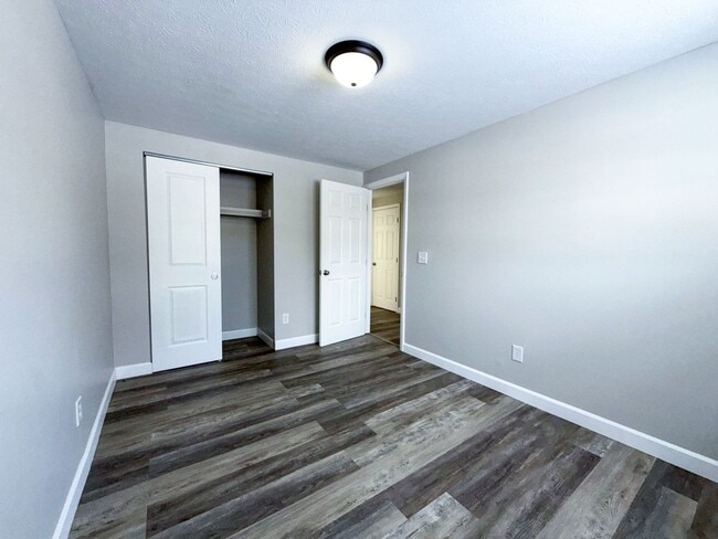 Building Photo - Newly Renovated 3BR Home on a Quiet Cul-de-Sac | Spacious Yard & Basement