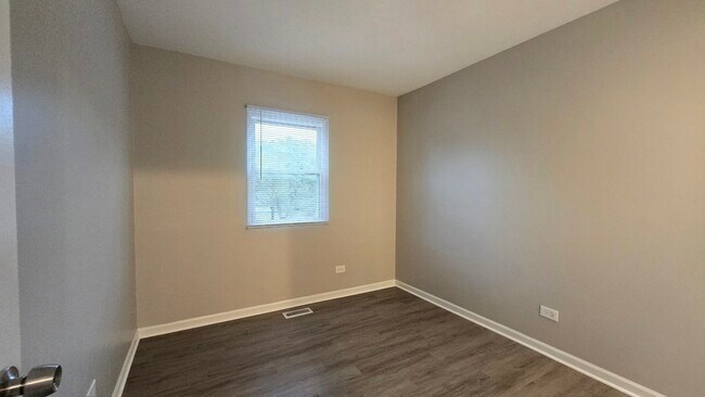 Building Photo - 122 Canton Ln