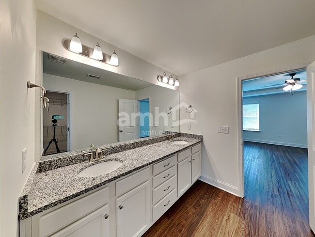 Building Photo - 542 Slew Dr