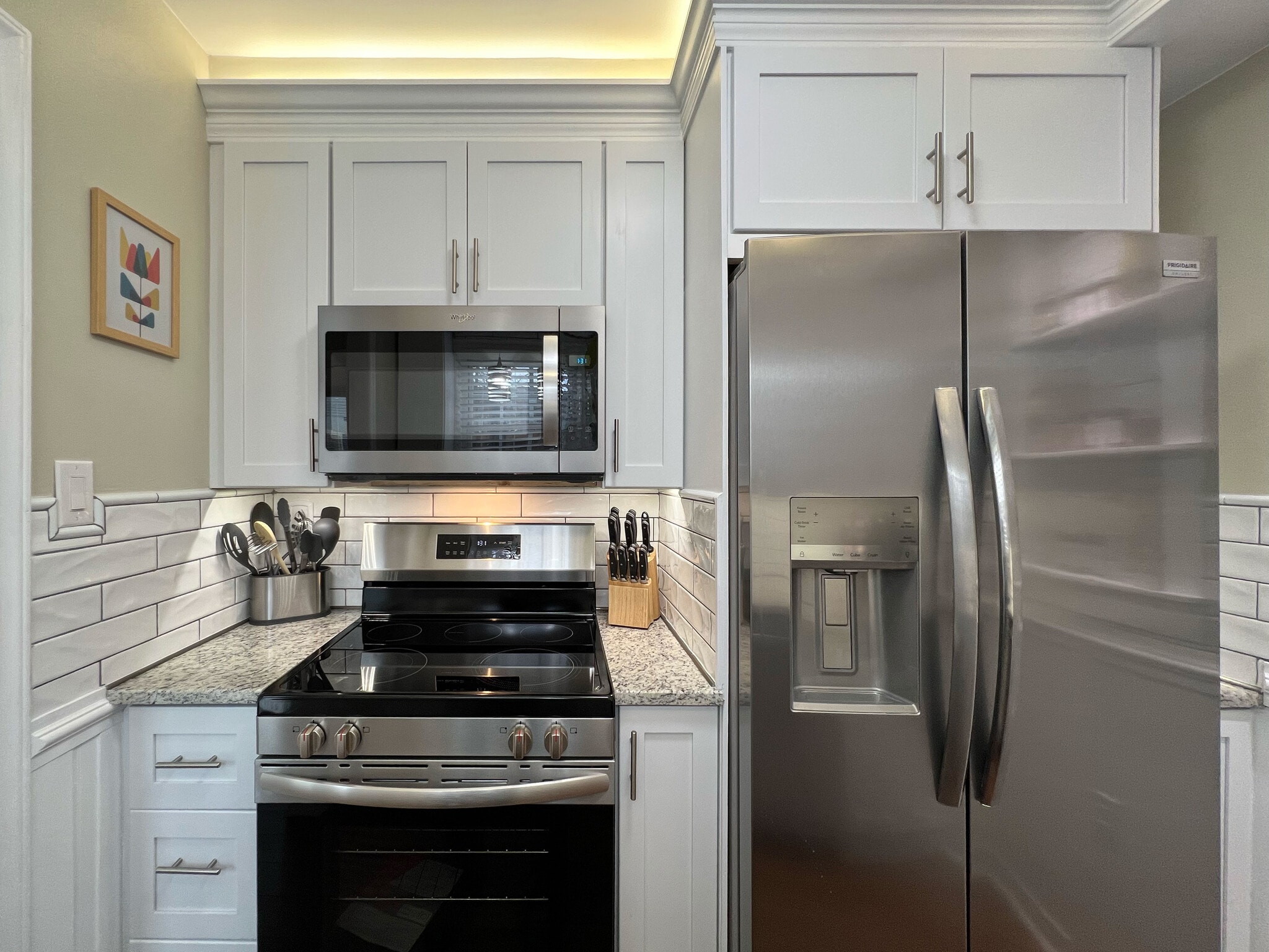 Well lit kitchen w/complete suite of appliances, luxurious granite counter tops, Keurig coffee stati - 160 17th Street Pl NW